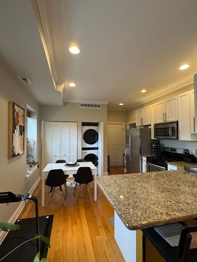 Photo - Roscoe Village, Sun-drenched and south-facing, 2-bedroom condo