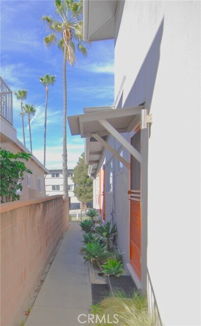 Photo - 1446 Manhattan Beach Blvd