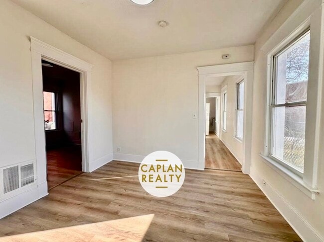 Photo - 104 Webster St