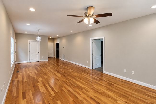 1566 Lake Villa Cir