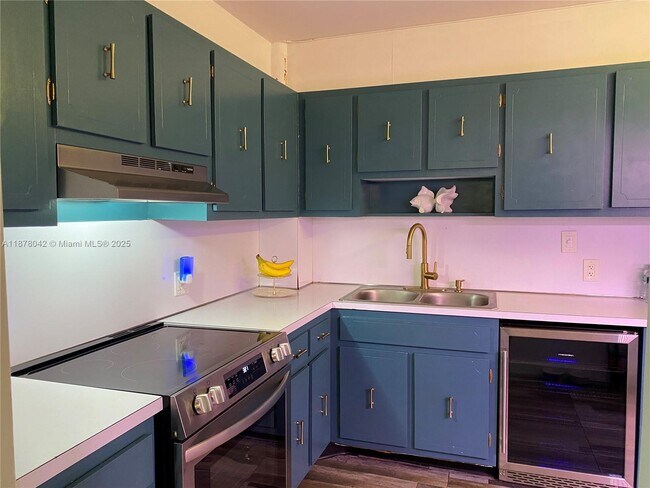 Photo - 4200 Hillcrest Dr Unit 303