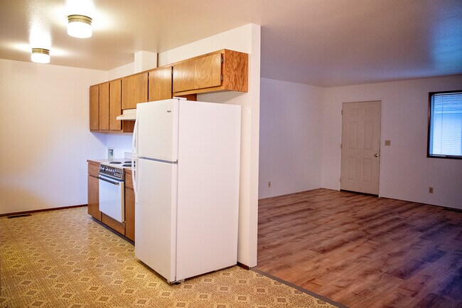 4-plex Kitchen & living - 1606 E Alder St