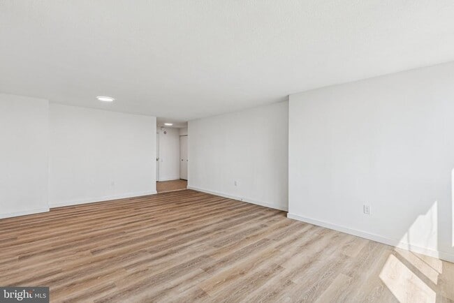 Building Photo - 1420 Locust St Unit 35G Rental