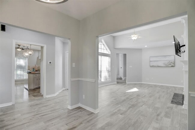 Photo - 112 Harbour Town Dr