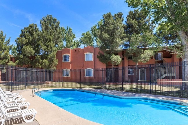 El Pavon Apartments