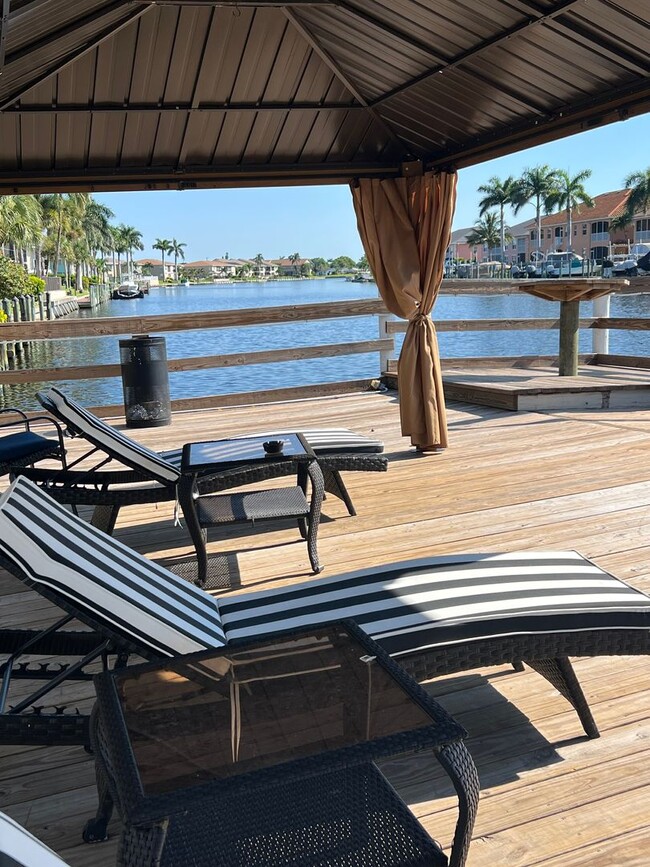 Building Photo - Hideaway Waterfront Hotel Unit 101 Rental