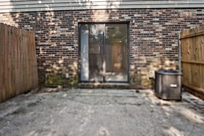 Photo - Spring Park 2 Bedroom / 2.5 Bathroom Townhouse For Rent Unit 1