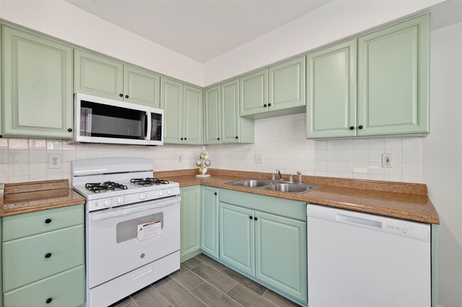 Building Photo - 20119 Telegraph Square Ln