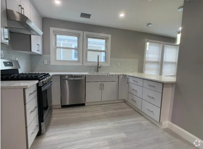 Building Photo - Renovated 4 Bed 2 Bath in Brighton Rental