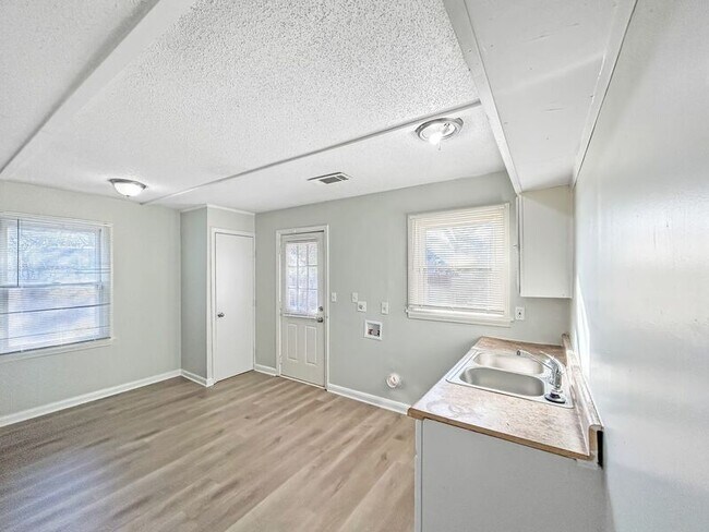 Photo - 533 Burkman Dr