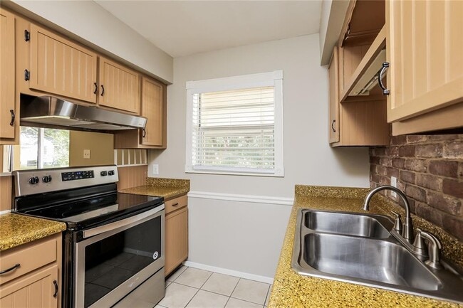 Photo - 506 Ewing Ln