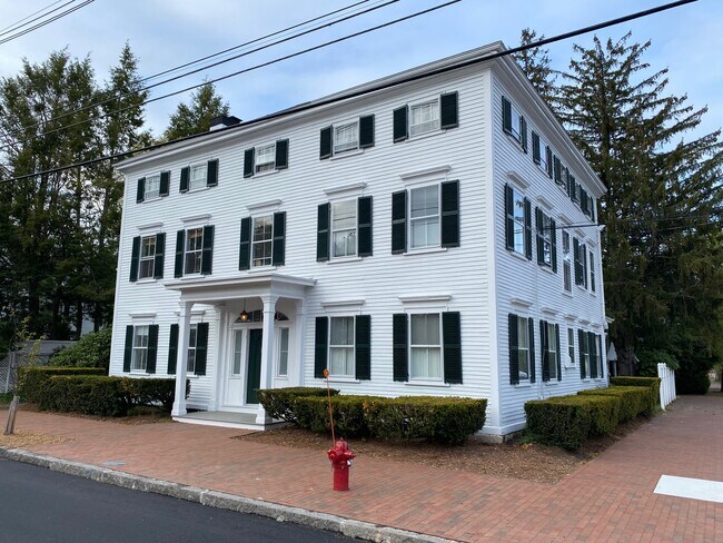 Exterior - 260 High St Apartment Unit 3