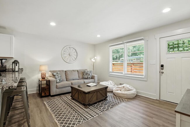 Building Photo - 175 Sherwood Dr Unit ID1302852P Rental