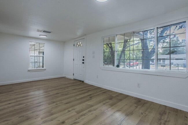 Photo - Modern Comfort and Convenience  4BR/2BA Home in San Antonio Available Now!