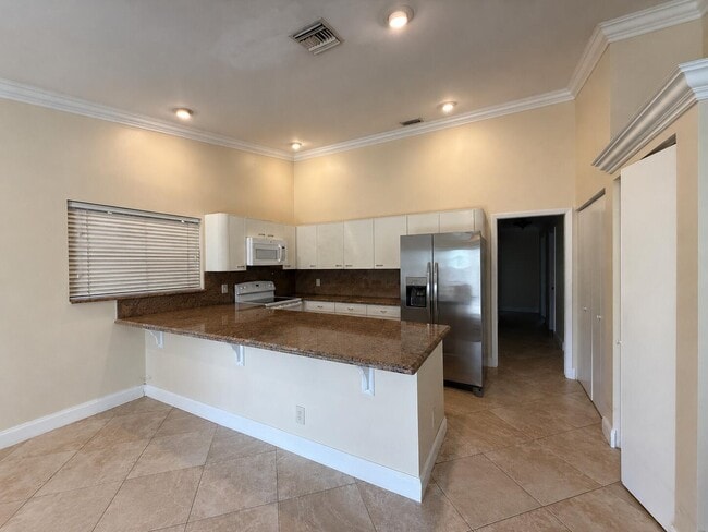 400 Sequoia Ln