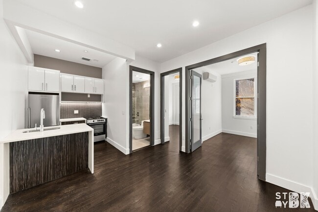 Building Photo - 441 Franklin Ave Unit 3a