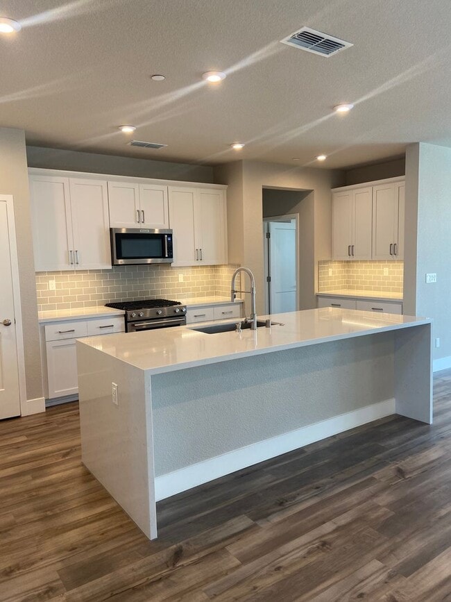 Photo - El Dorado Hills  - Saratoga Estates, Gated Community. 4 Bdrm, 3 Bath