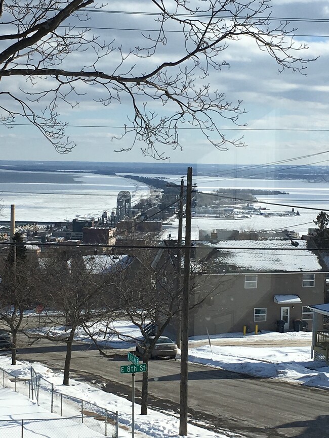 View from office and living room - 103 E 8th St Apartamentos Unidad 2