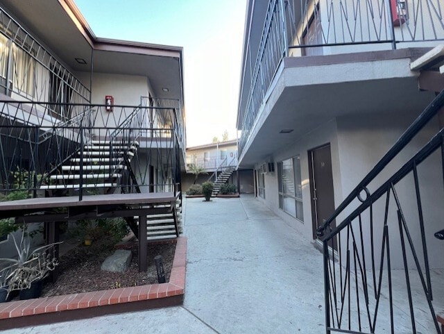 Arch Sunset Apartments