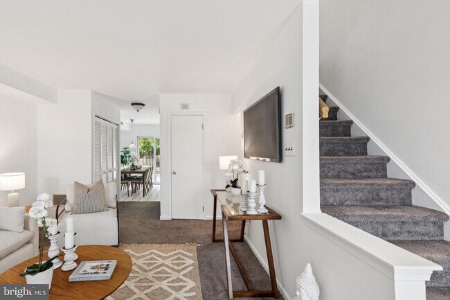 Photo - Great Townhouse w/ 2 Bedrooms, 1.5 Baths, ...