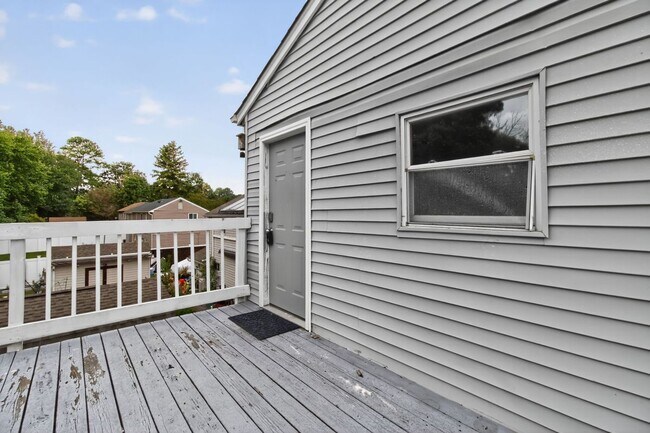 Photo - 837 Romney Ln