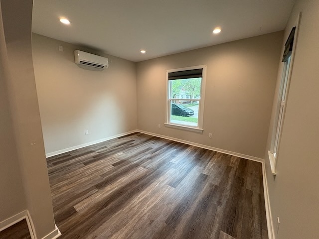 Photo - 176 W 16th St