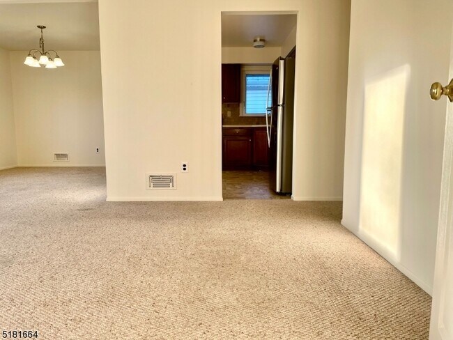 Photo - 365 Patricia Ct