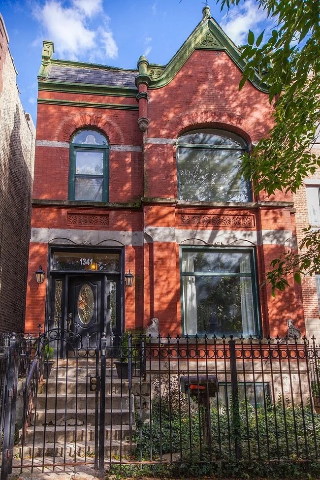 Building Photo - 1341 N Artesian Ave Unit 1