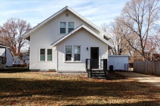 Building Photo - Single Family Home - 4+ Bedroom | 2 Bath