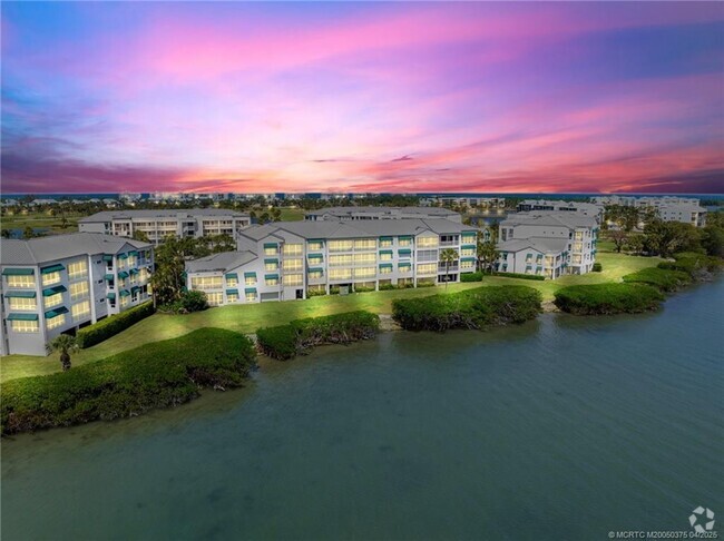 Building Photo - 164 NE Edgewater Dr Unit 2105 Rental