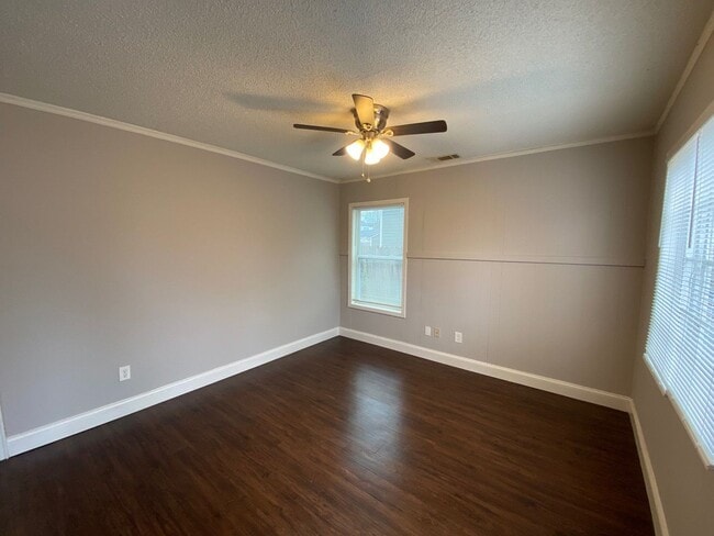 Photo - 1311 Robin Hood Ln