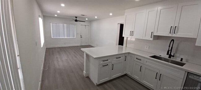 Building Photo - 630 N 58th Ave