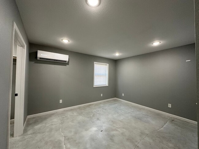 Photo - 105 Evergreen Pl