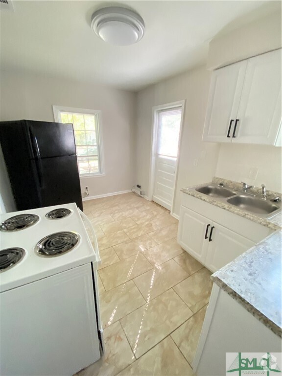 Building Photo - 1318 E 53rd St Rental