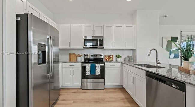 Photo - 5600 NW Coventry Cir