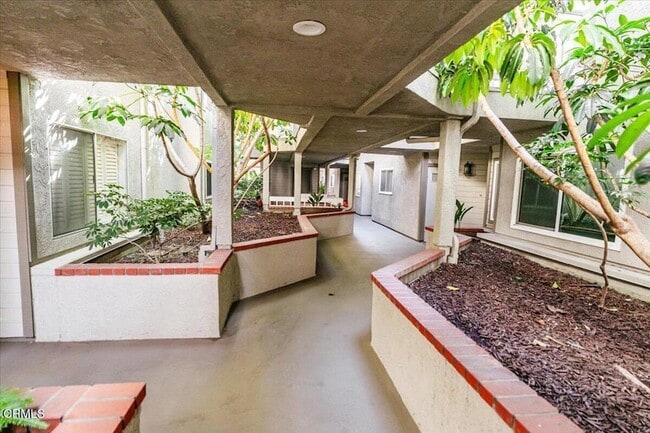Photo - 961 E California Blvd Unidad 109
