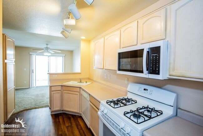Photo - Stunning 3Bdm 2.5Ba Townhome in Henderson!