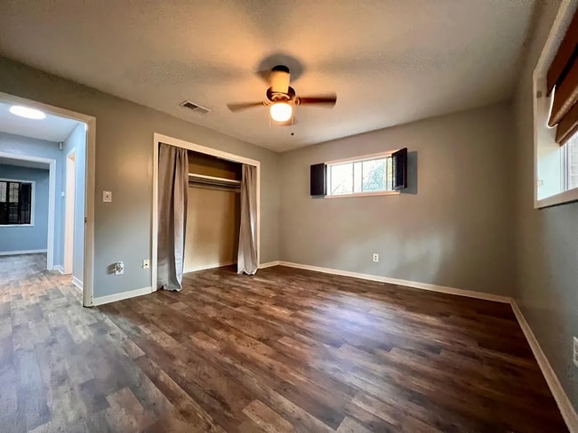 Photo - 4221/4223 Hawthorne Court Unit 4223