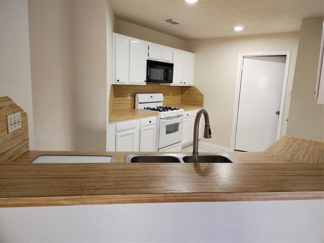 Photo - 3036 Walnut Springs Dr