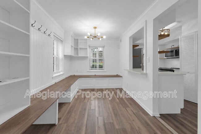 Photo - 1301 E Abingdon Dr