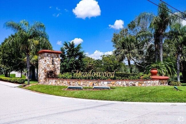 Building Photo - 9440 Meadowood Dr Unit 102 Rental