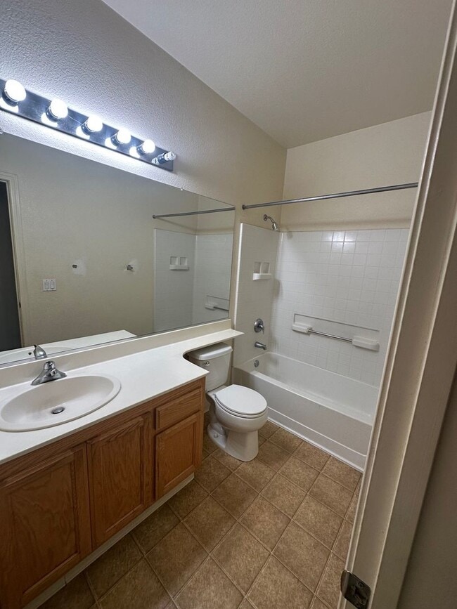 Photo - Spacious 2 Story Home In North Stockton