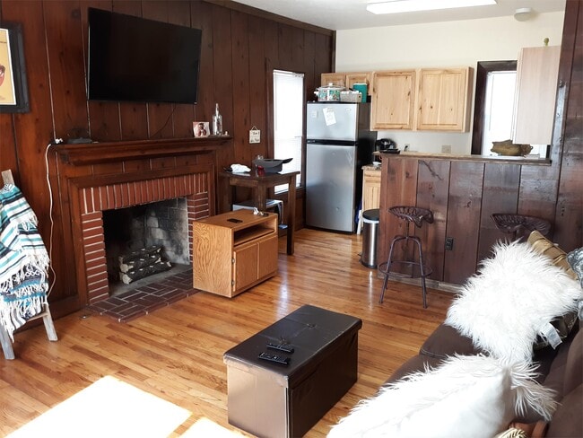 Photo - 516 W 5th Ave