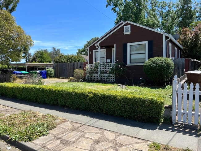 Building Photo - 1551 Menlo Ave Rental