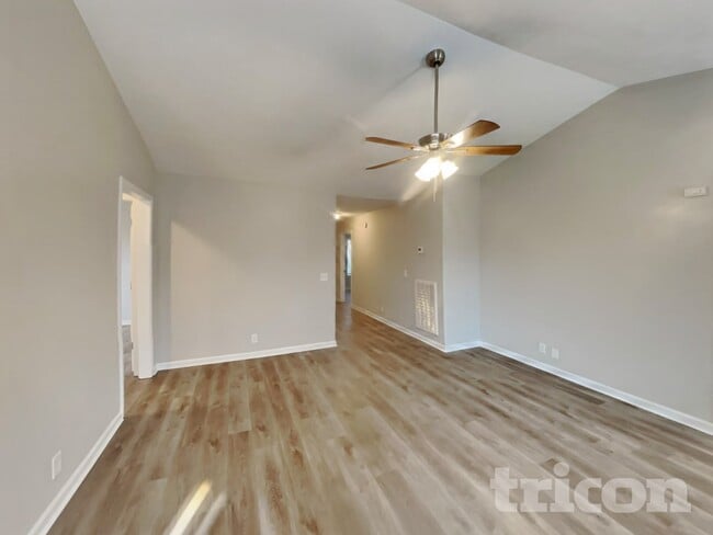 Photo - 1116 S Hampton Cl