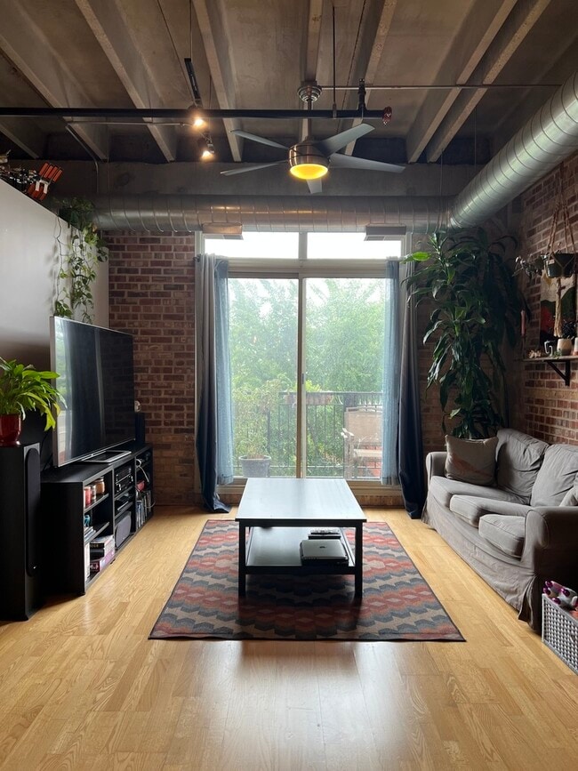 Photo - 1740 N Maplewood Ave Unit 321