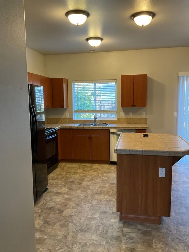 Photo - Spacious 4 Bedroom home in NE Bend w/newer carpet and paint!