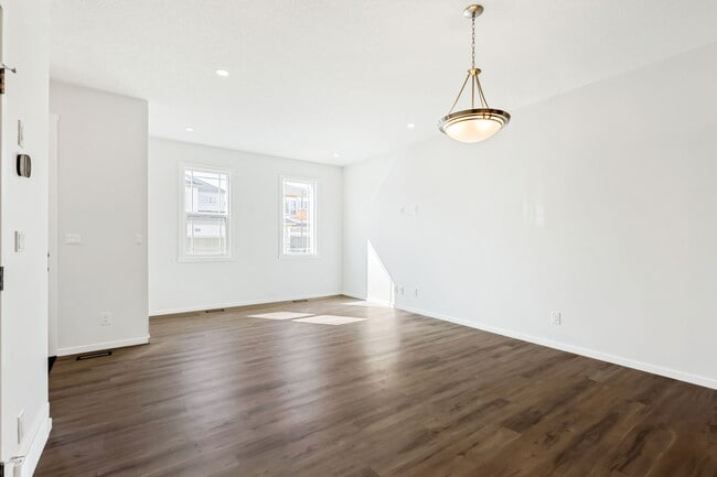 Photo - 95 Carringford Rd NW