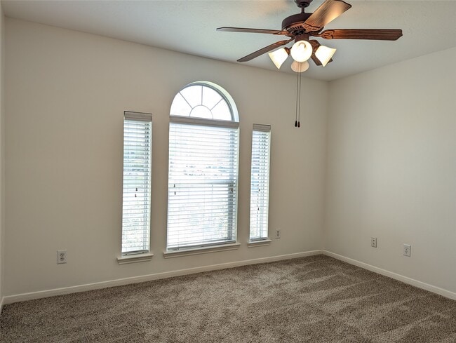 Photo - 5618 Savannah Woods Ln