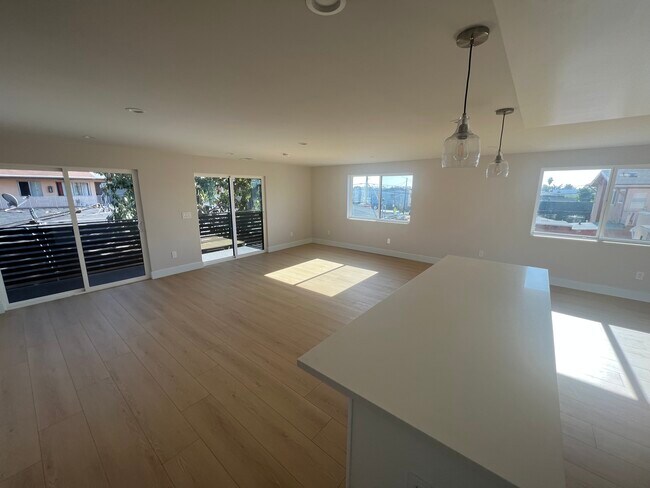 Photo - 1310 N Kingsley Dr